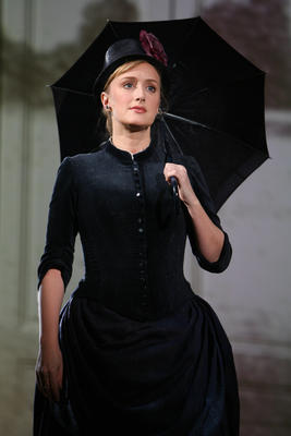 Production Photograph Featuring Jenna Russell (Sunday in the Park with George) (2011.200.1039)