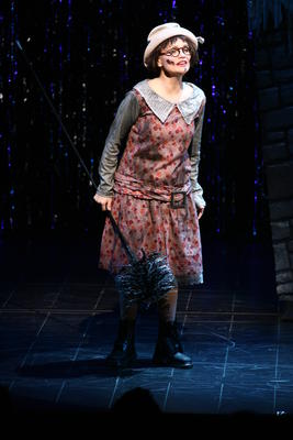 Production Photograph Featuring Kristin Chenoweth (The Apple Tree) (2011.200.206)