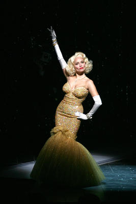Production Photograph Featuring Kristin Chenoweth (The Apple Tree) (2011.200.207)