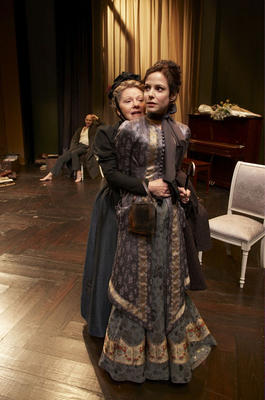 Production Photograph Featuring Helen Carey and Mary Louise Parker (Hedda Gabler, 2009) (2011.200.930)