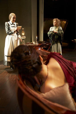 Production Photograph Featuring Ana Reeder, Lois Markle, and Mary Louise Parker (Hedda Gabler, 2009) (2011.200.931)
