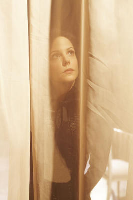 Production Photograph Featuring Mary Louise Parker (Hedda Gabler, 2009) (2011.200.932)